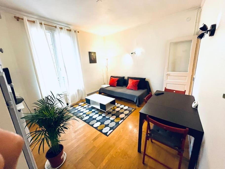Descent Unit In Apartment *